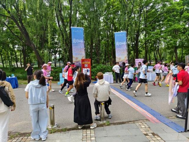 不靠球星也身家千万！“世界杯太太团”集体转型，靠自己活成豪门